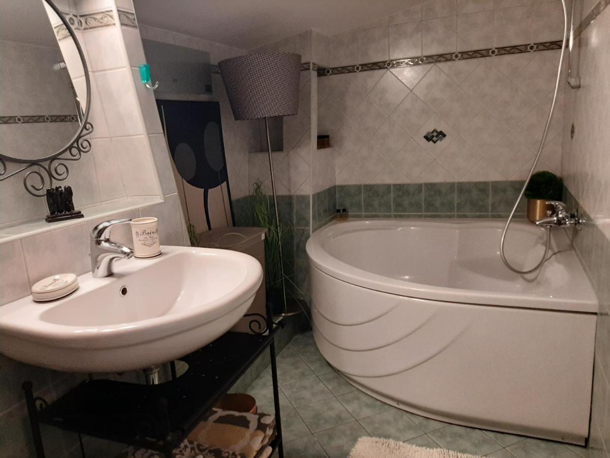 Arena Design Apartments With Free Private Parking And With A Terrace Пула Екстер'єр фото