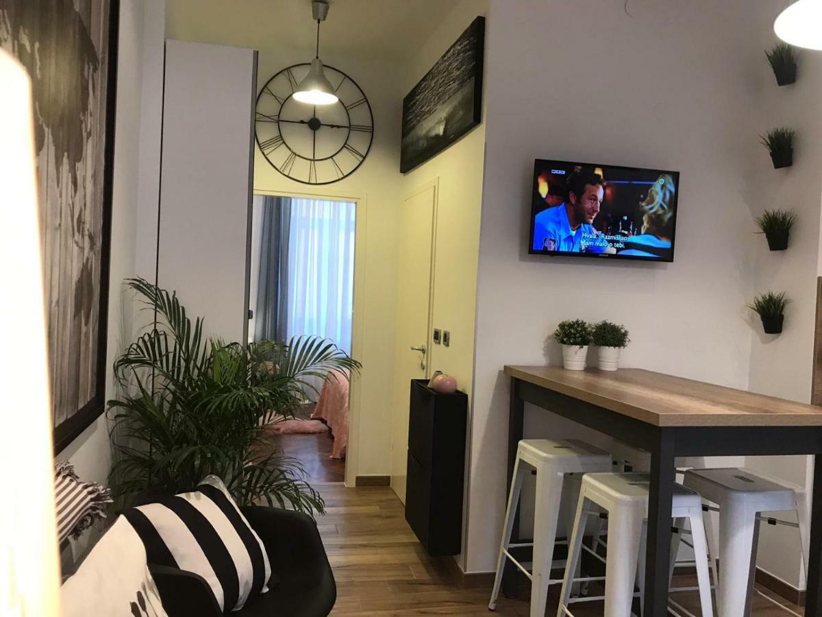 Arena Design Apartments With Free Private Parking And With A Terrace Пула Екстер'єр фото